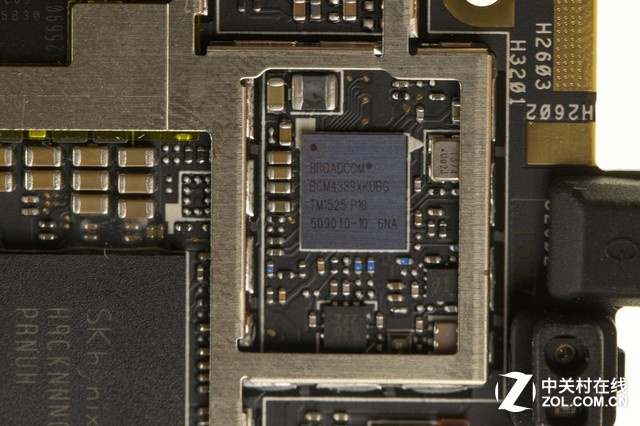 精密的“鹰眼” 华硕ZenFone Zoom拆解图赏