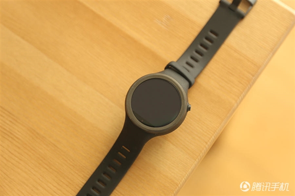 2388元！Moto 360运动版国行图赏：硅胶腕带