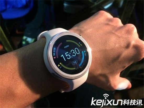 Moto 360 Sport国行版今日开售 2388元起!