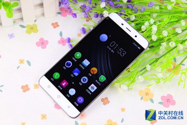 大神Note3高配版搭载了MT6753八核64位处理器，主频1.3GHz；运行内存方面达到了3GB，大神Note3高配版配备了5.5英寸豪情屏幕，以及1300万像素摄像头。同时全新升级的大神Note3高配版还拥有强大的隐私安全防护能力，而该机的售价仍为899元，性价比十分突出。