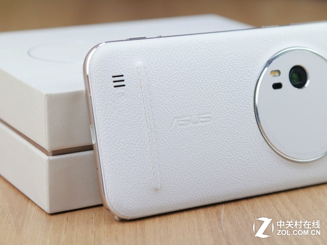 最薄光学变焦 白色华硕ZenFone Zoom赏析