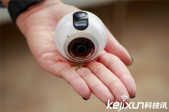 MWC2016三星发布Gear 360全景相机 扎克伯格为其站台