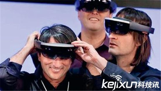 AR竟完虐VR技术？微软HoloLens演示