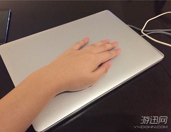 小米笔记本模仿苹果Macbook Air  超越还是倒退？