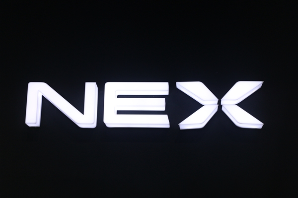 vivo NEX上手体验：目前最酷的全面屏手机 售价是3898元