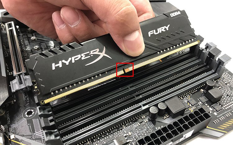 台式电脑内存条怎么装上去？台式机内存安装图解方法教程（双通道）