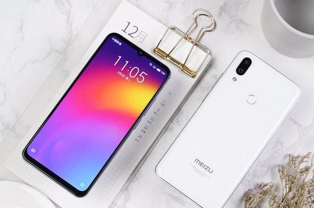 魅族Note 9真机图赏:圆润玻璃机身,极致水滴屏设计