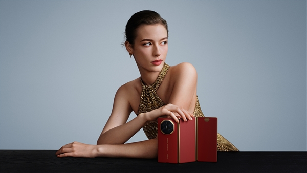 华为全新三折叠屏即将迈入无卡时代：支持eSIM技术