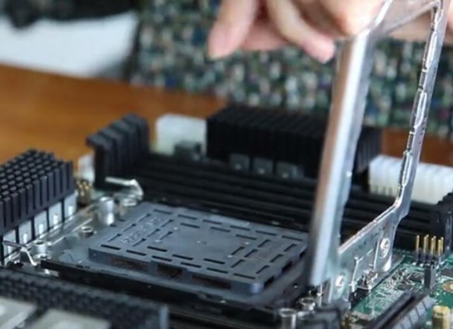 AMD锐龙Threadrippe CPUr处理器安装图解教程