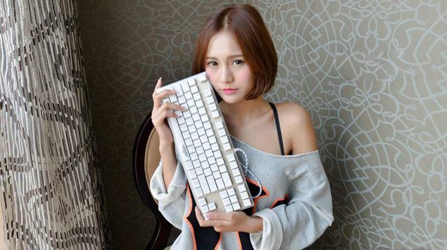 电脑机械键盘和普通键盘的区别对比,哪个好?