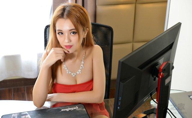 显示器漏光是什么原因？液晶显示器屏幕漏光的原因与检测方法