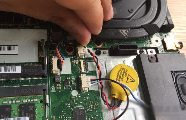 笔记本电脑开不了机屏幕黑屏怎么办？笔记本开不了机原因及解决方法