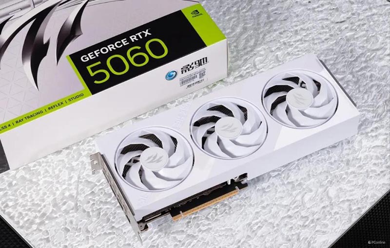 影驰RTX5060Ti 圣刃 MAX OC 白色 三风扇 显卡