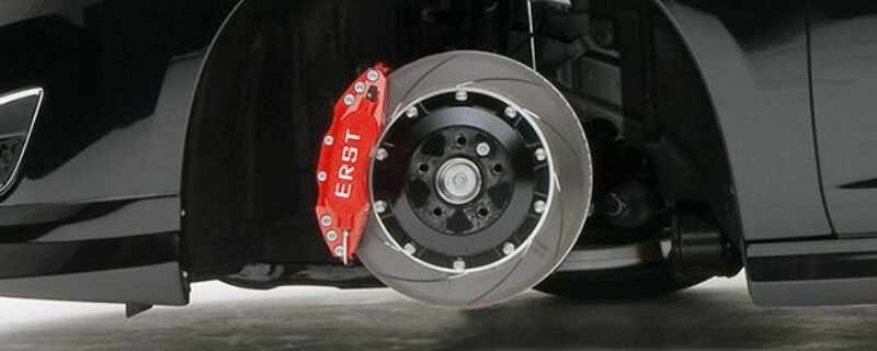 汽车刹车盘多久更换一次?换刹车盘需要更换刹车片吗