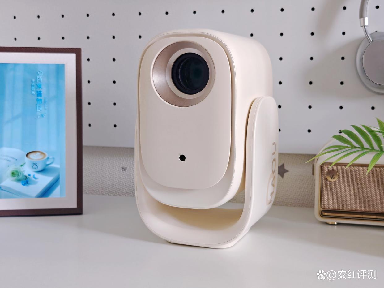 哈趣投影仪Q1 Max体验测评,千元一体化云台精美小巧!