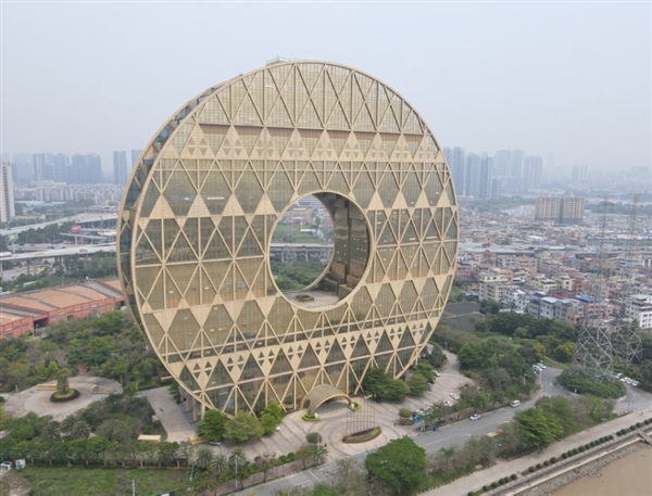 广州地标“最丑建筑”铜钱大厦拍卖：无人报名