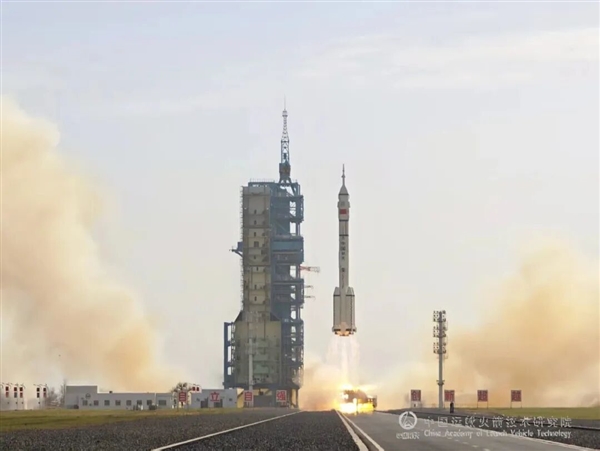 神舟二十二号飞船神舟首次应急发射圆满成功